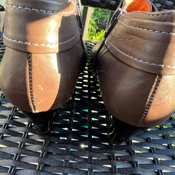 Belle Tan coloured ankle boots. Size 7. - Picture 4 of 7